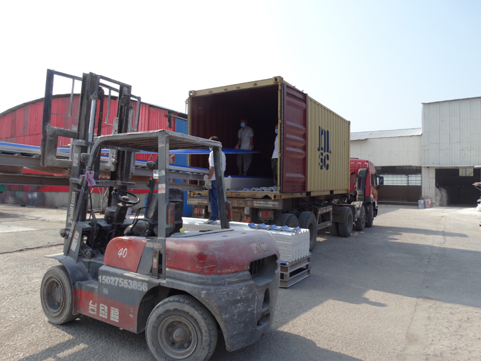 菱鎂瓦裝車(chē)